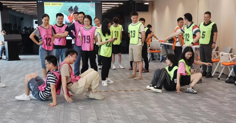 Super-Hot Summer Activities with Great Passion Super-Hot Summer Activities with Great Passion